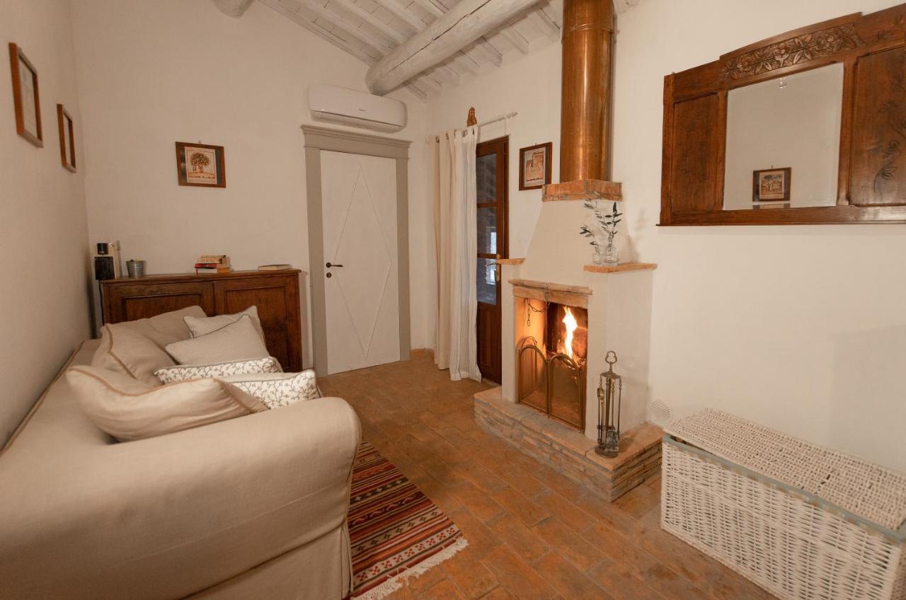 Agriturismo Borgo Di Campagna Il Tesoro Torre Alfina 外观 照片
