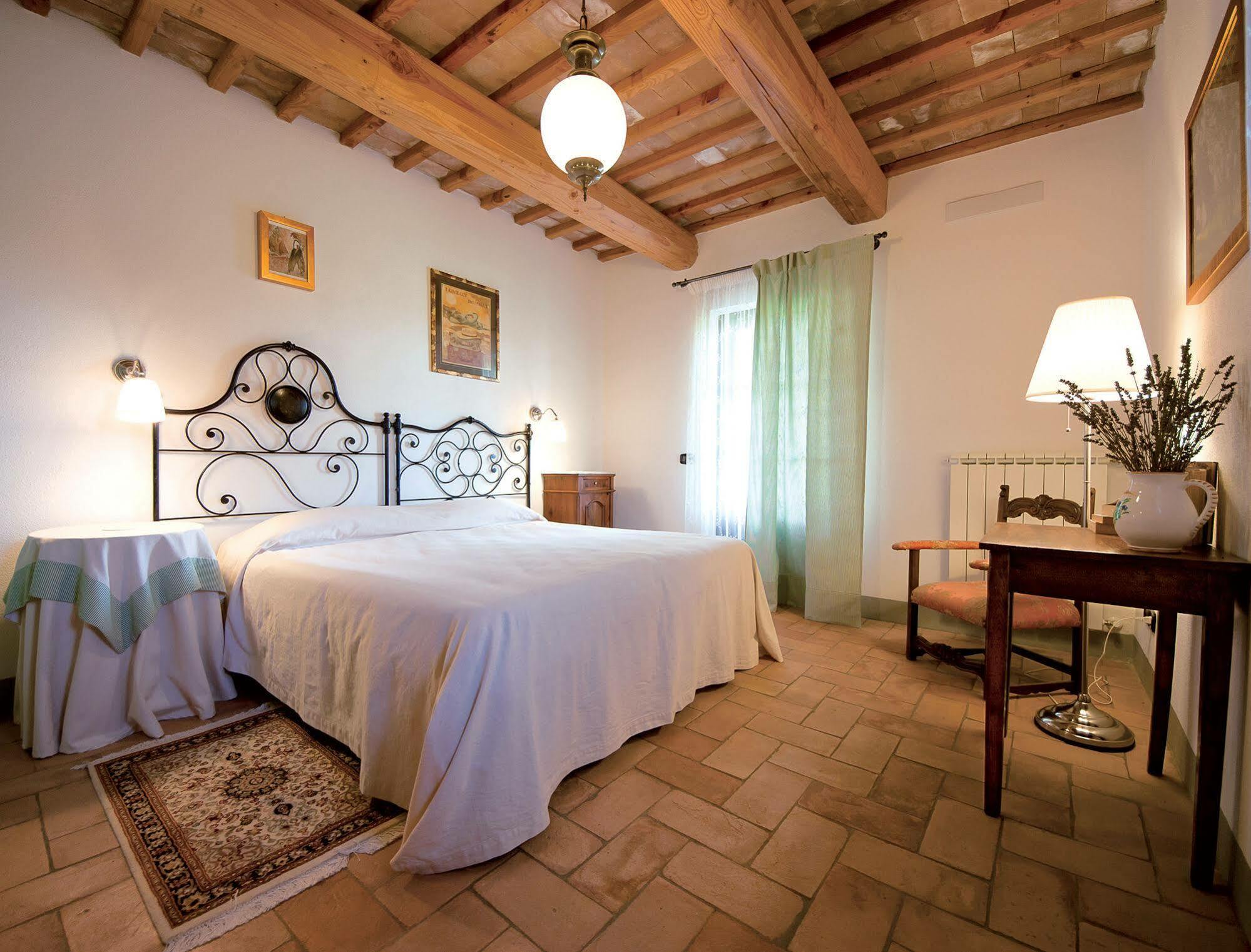 Agriturismo Borgo Di Campagna Il Tesoro Torre Alfina 外观 照片